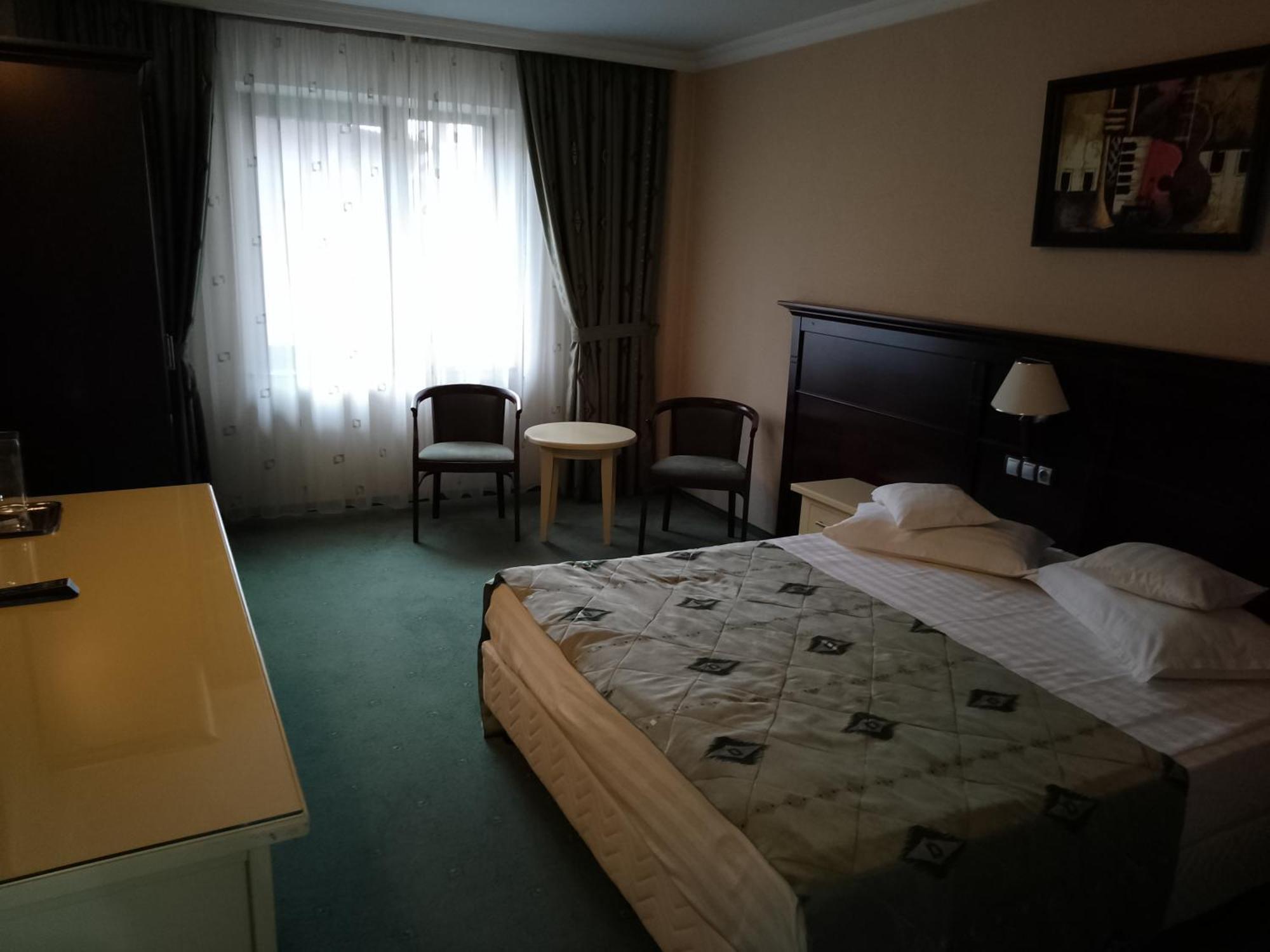 Hotel Rapsodia City Center Botosani Exterior photo