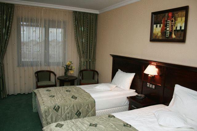 Hotel Rapsodia City Center Botosani Exterior photo